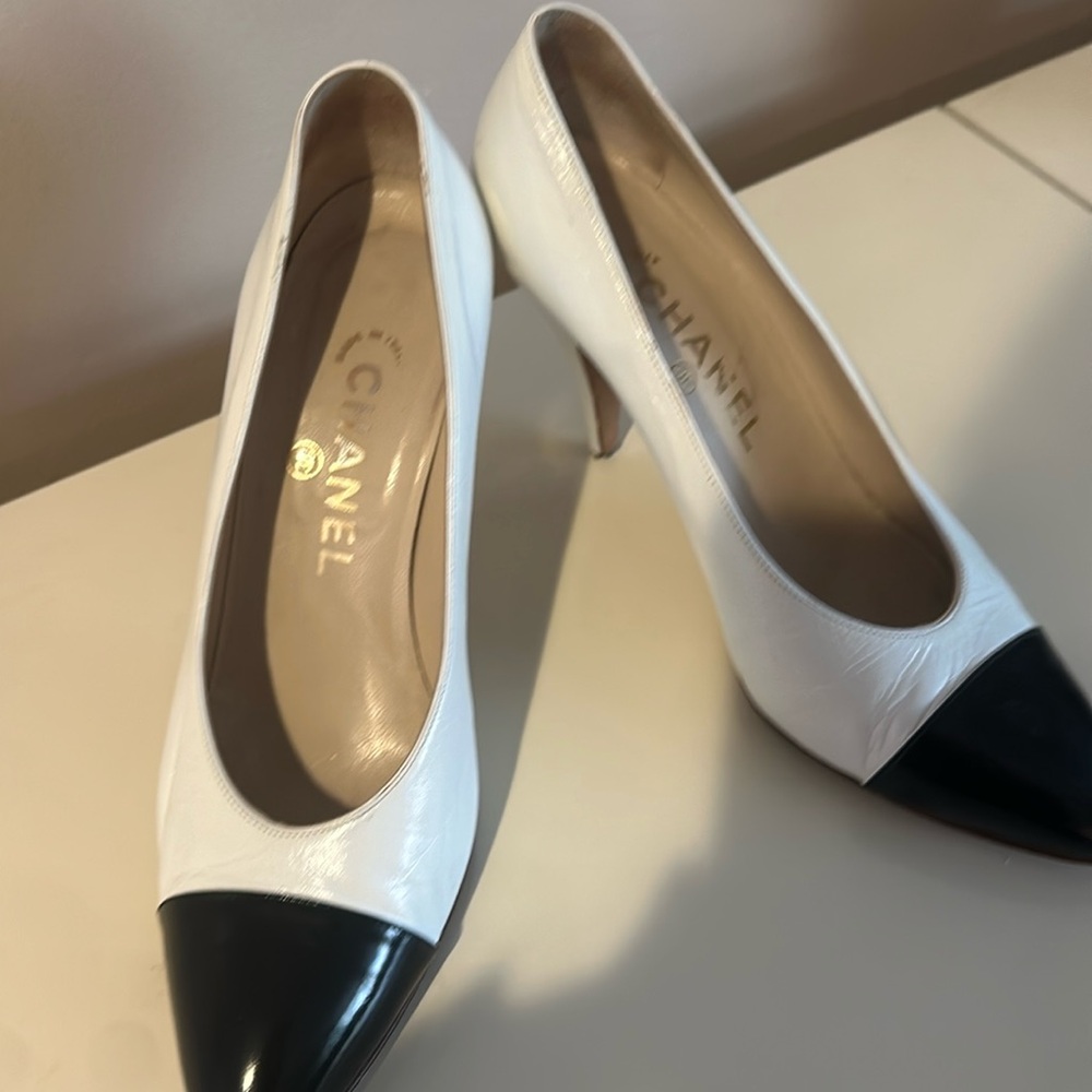 Authentic Chanel Pumps lightly worn size 6